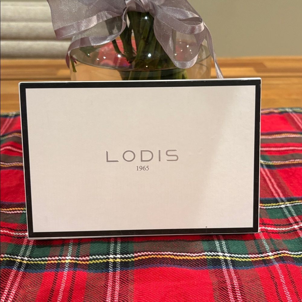 Lodis Medium Leather RFID Protection Wallet - Picture 2 of 6